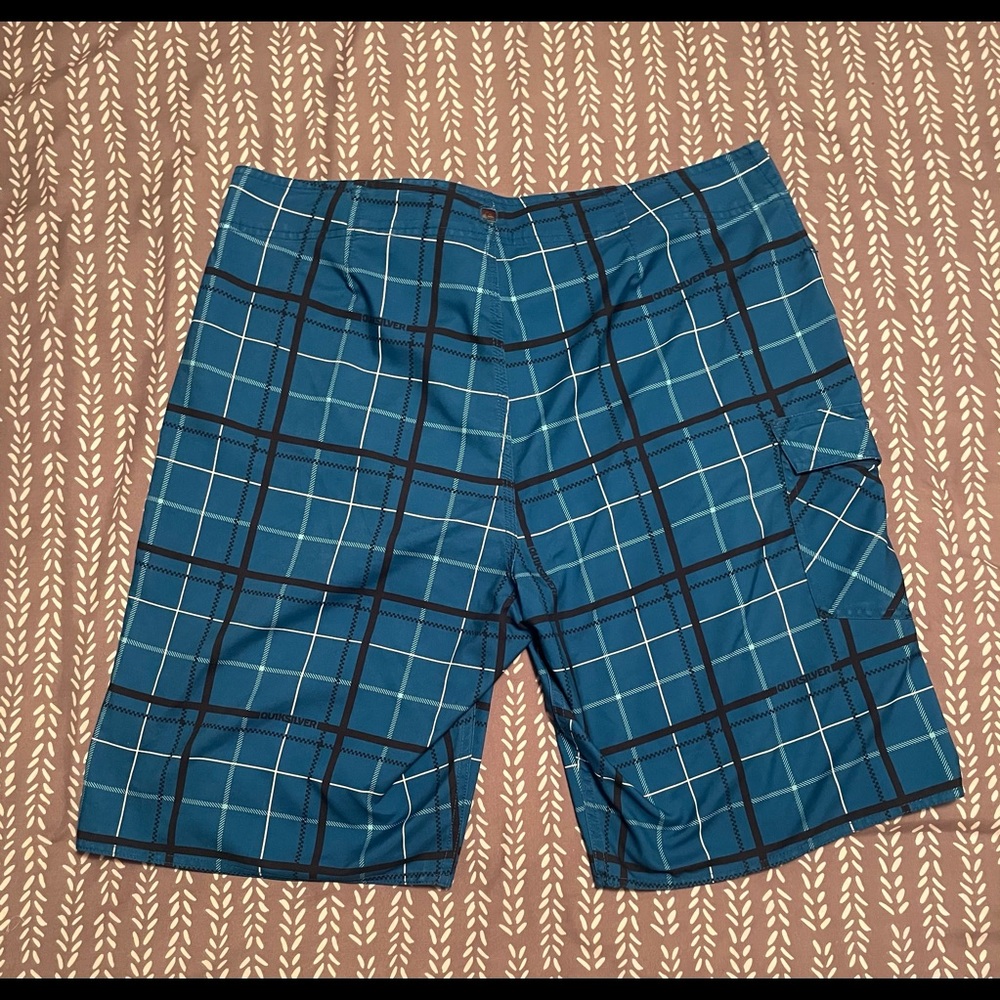 Men’s Quiksilver Shorts - Picture 2 of 4